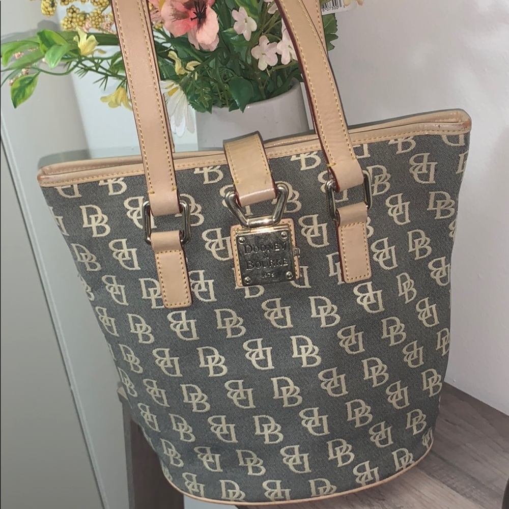SOLD ******Dooney & Bourke Bucket purse